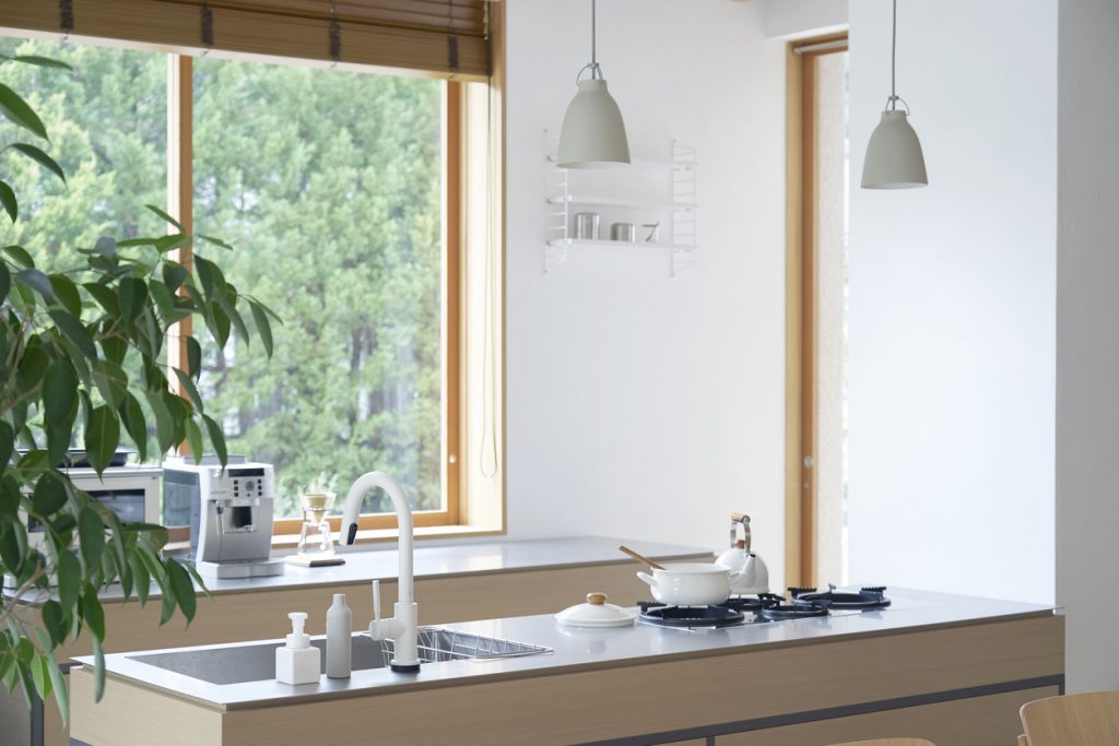 Ansicht der Küche ohne Personen - Moderne Fensterlösungen für Ihr Zuhause